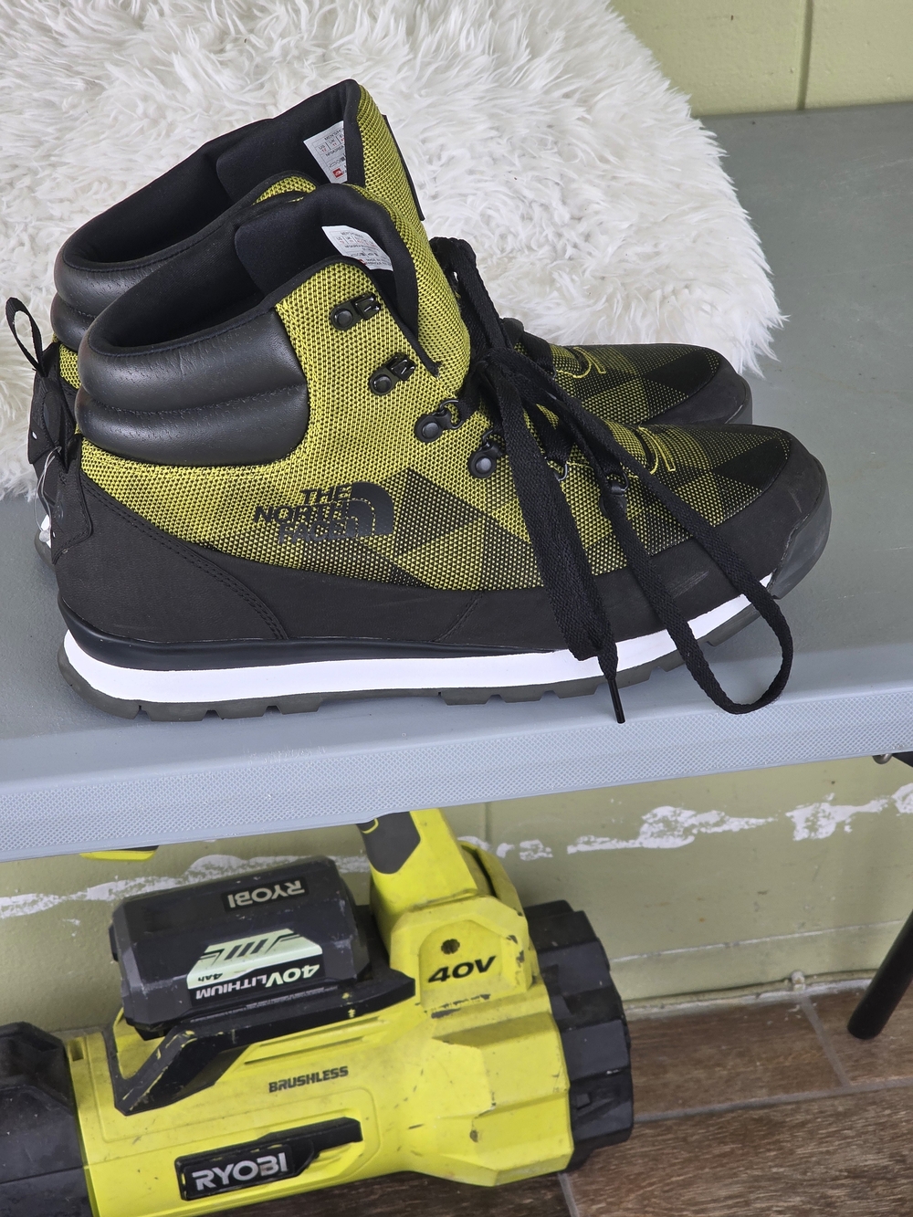 The North Face Men' Green and Black High-Top Hiking Shoes - Picture 4 of 11